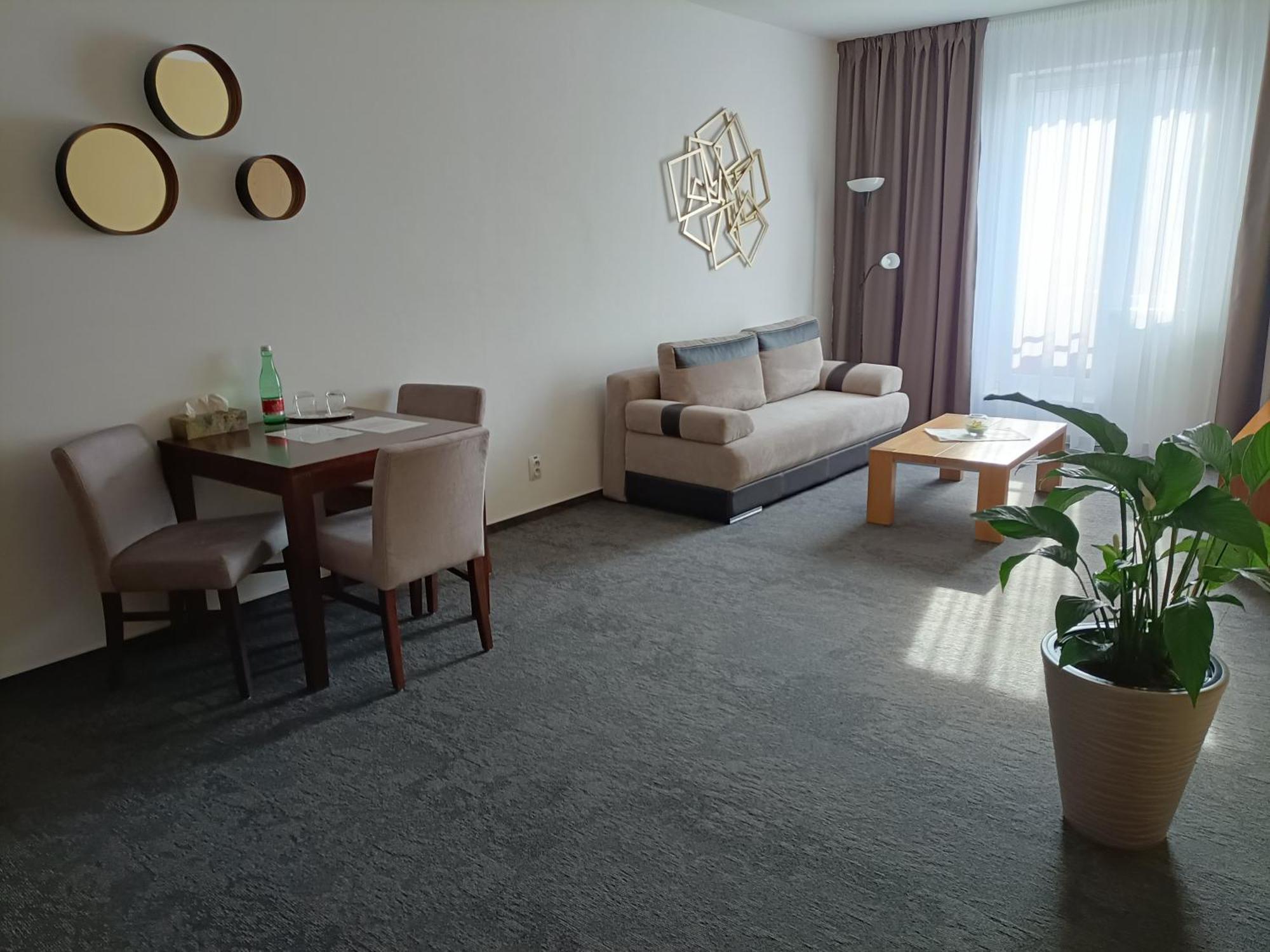 Hotel Eminent Stupava Zewnętrze zdjęcie